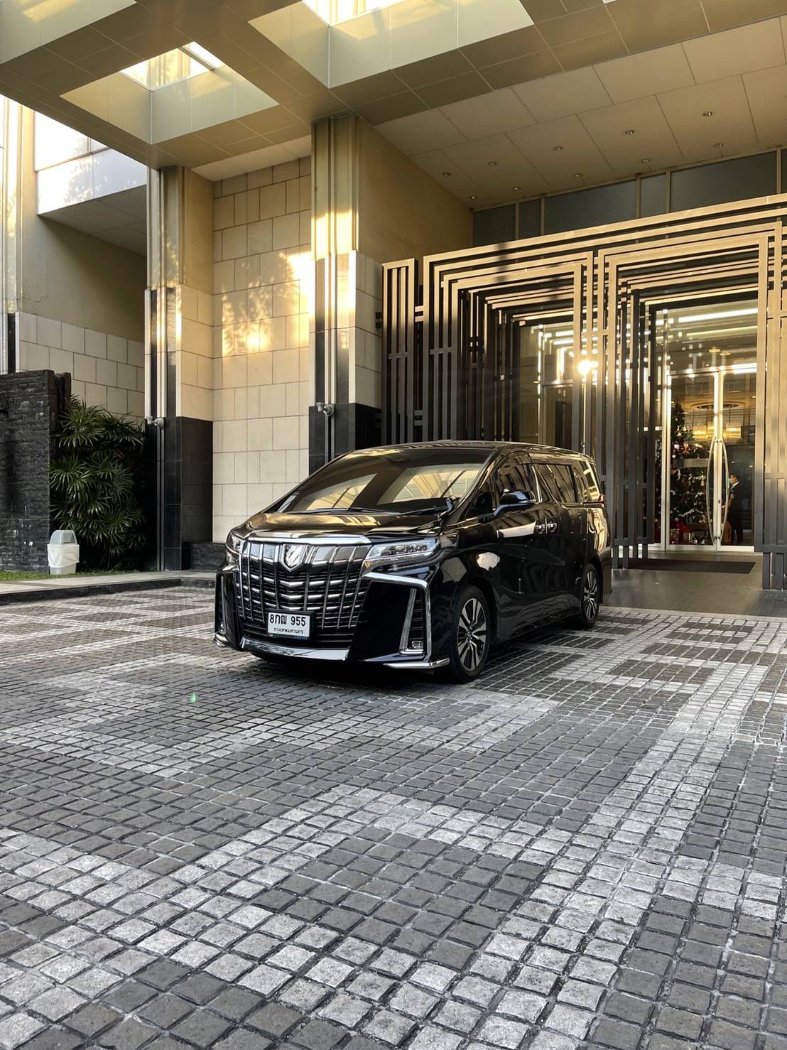 บริการรถตู้ Alphard